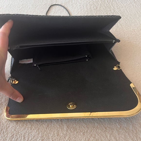 Vintage 80s Black Mesh Evening Clutch with Gold Trim - Picture 6 of 16